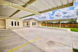 featured image of 4900 N Hiawatha Dr #3
