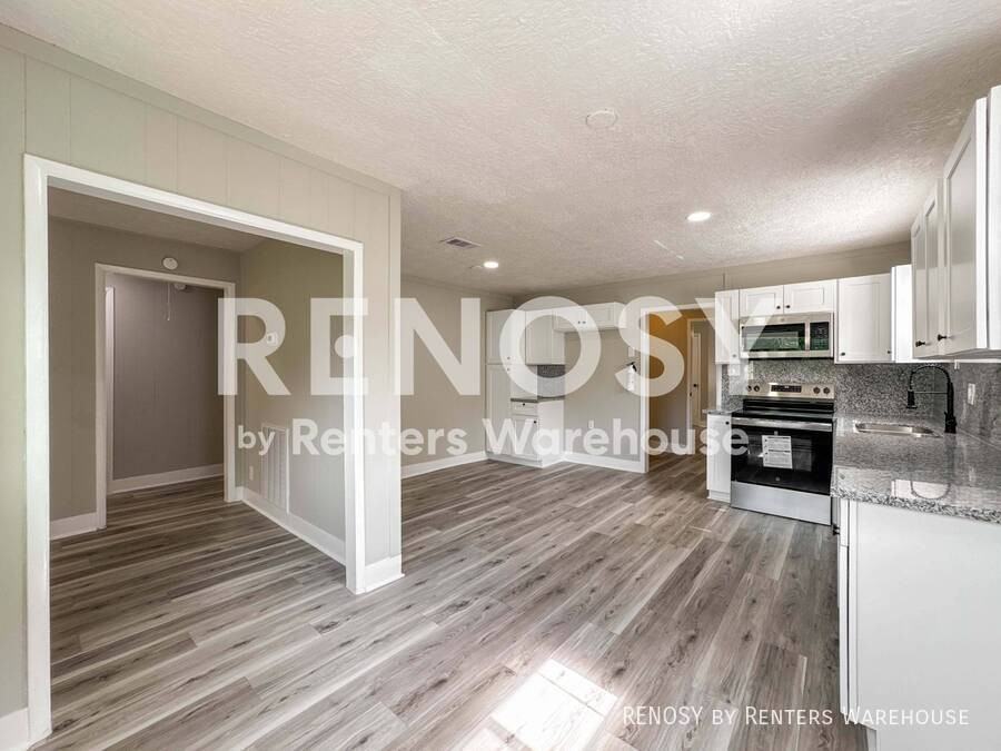 429 17th Ave N - Photo 4 of 46