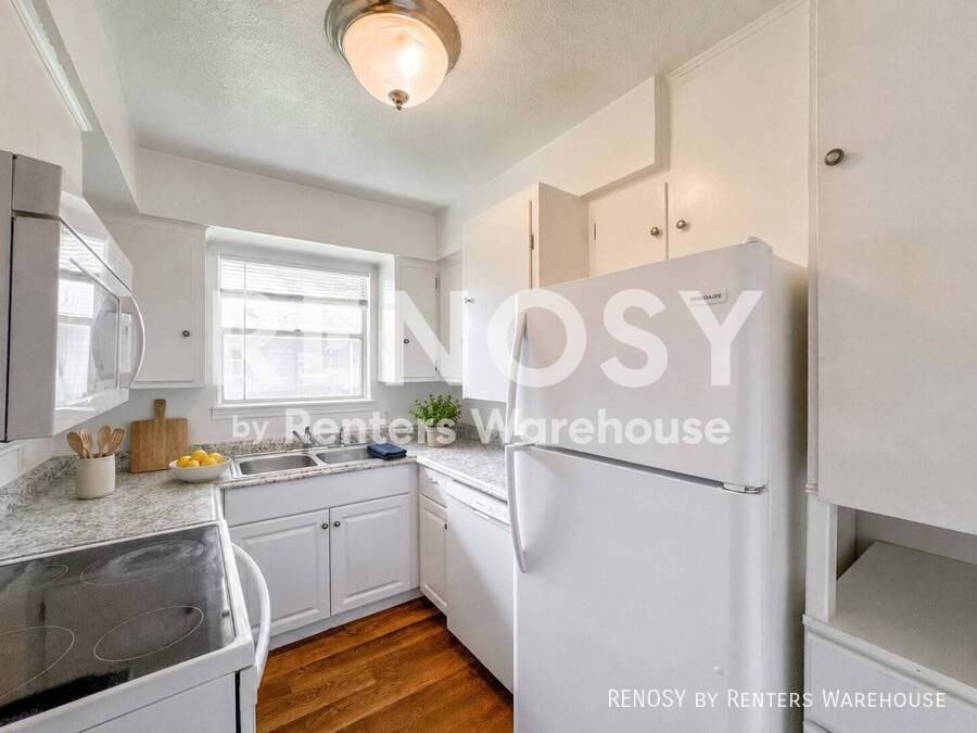 4537 Dakota St - Photo 4 of 15