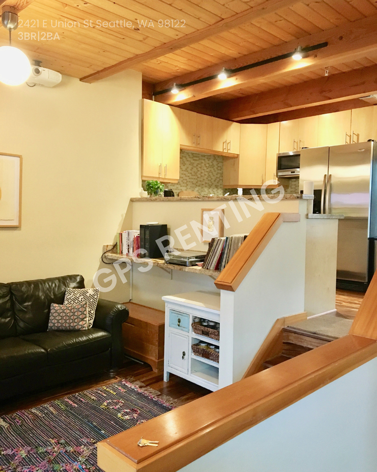2421 E Union St - Photo 3 of 26