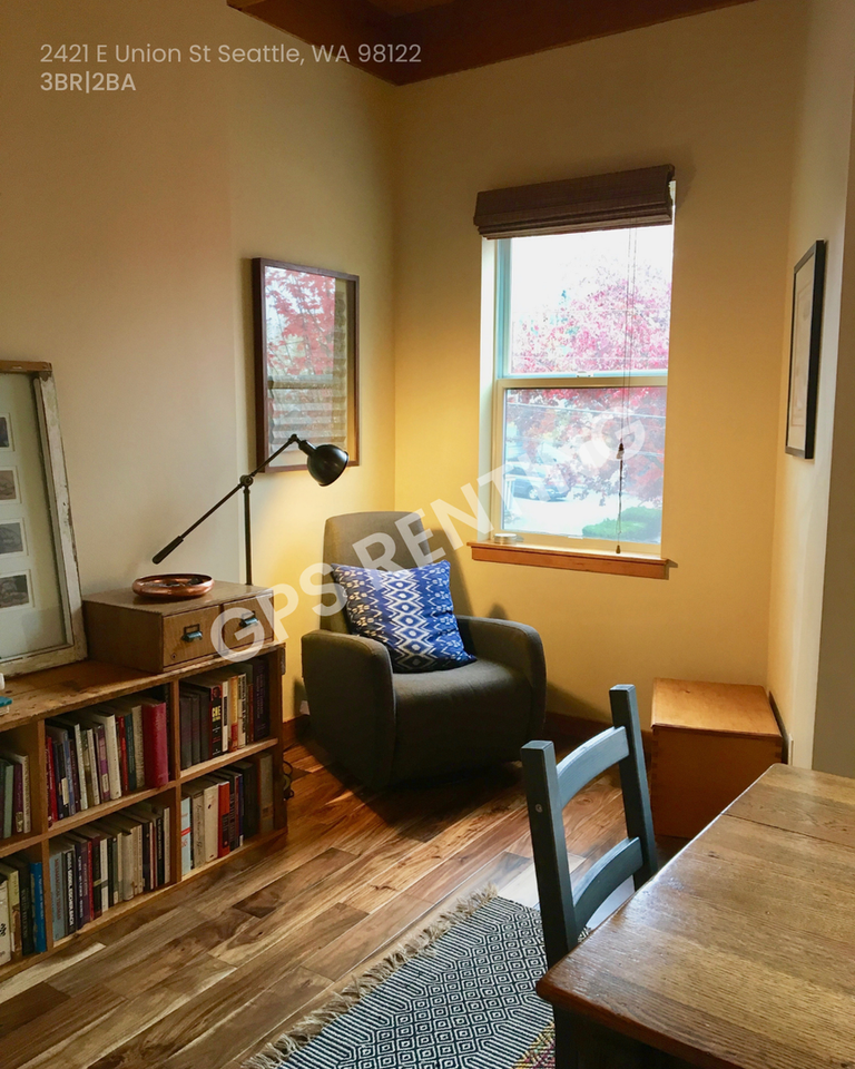 2421 E Union St - Photo 7 of 26