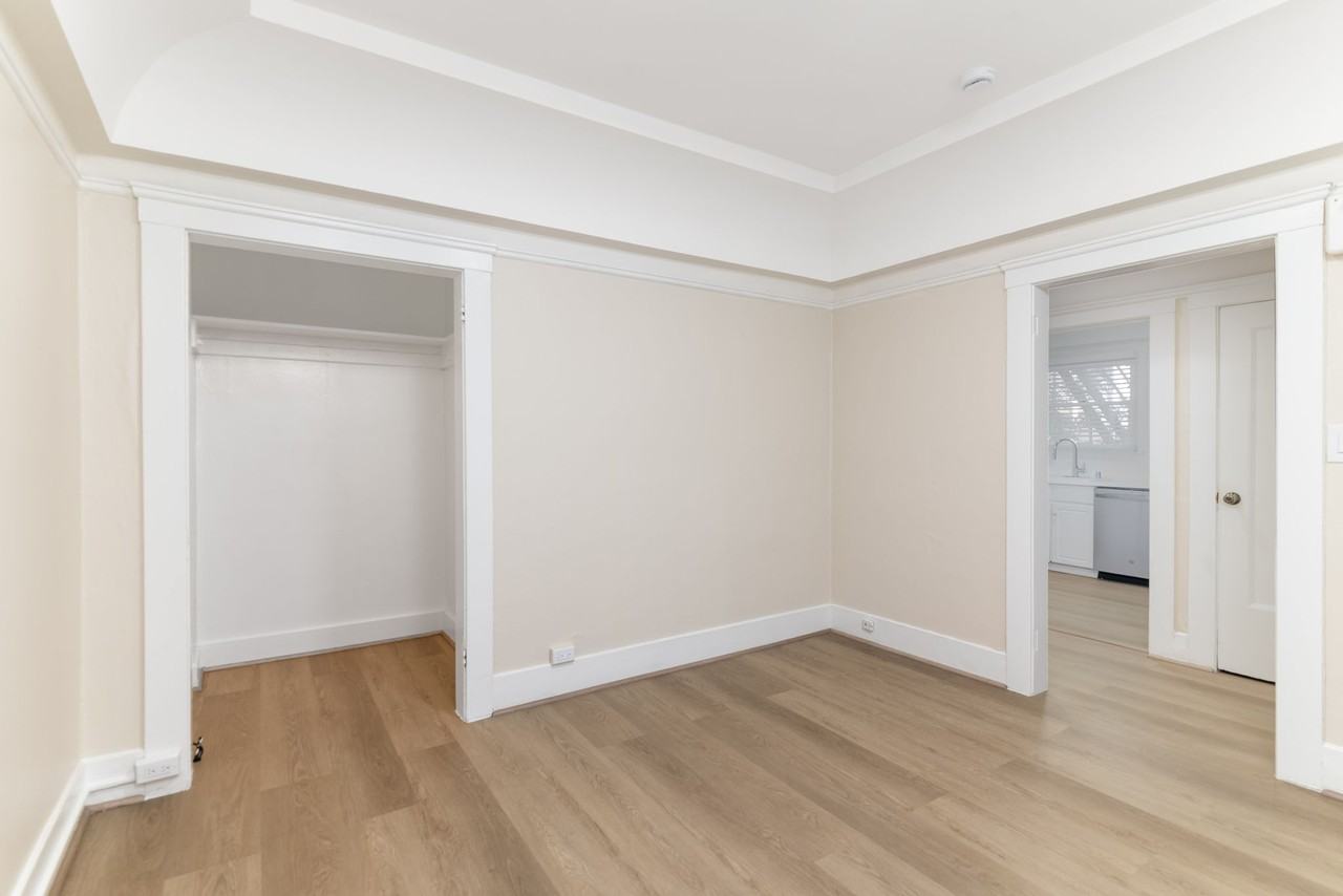 324 Larkin - Photo 6 of 29