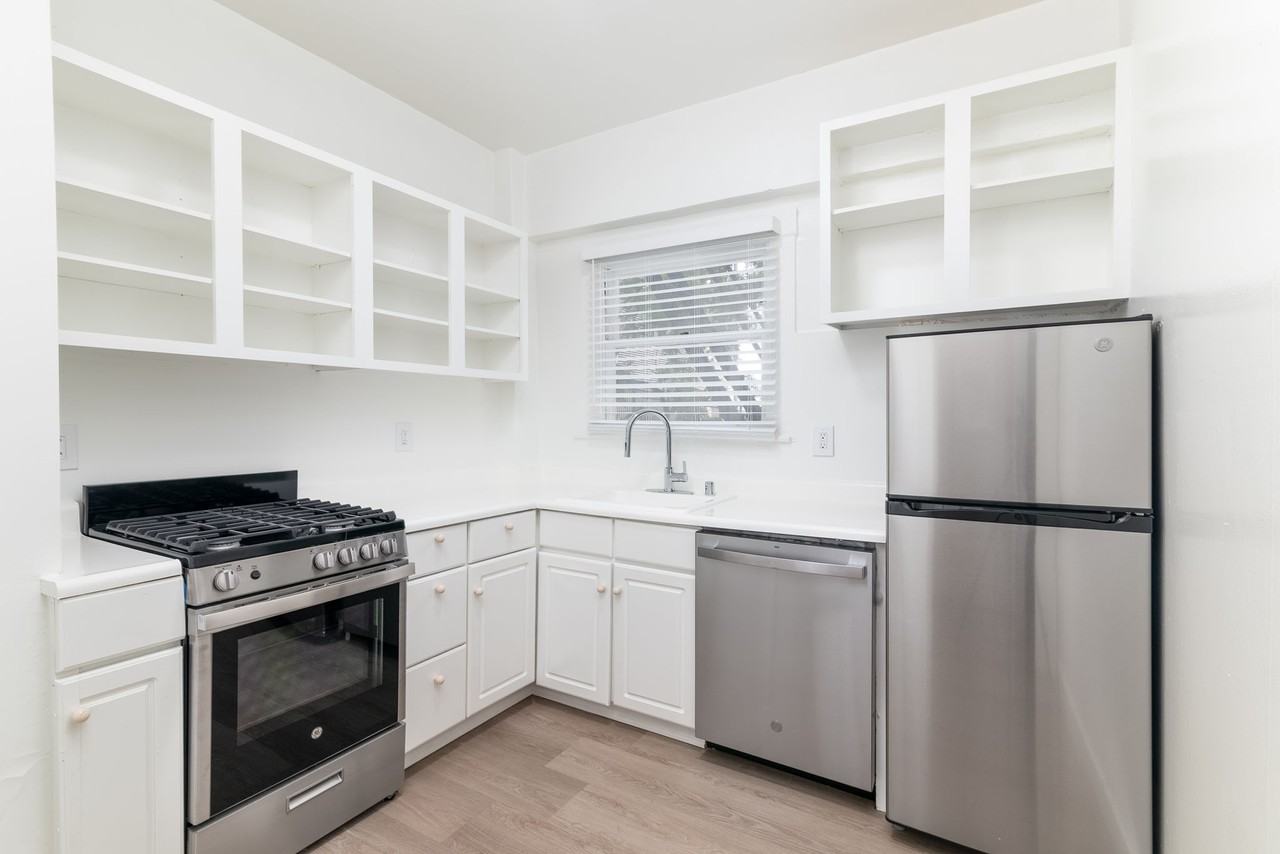 324 Larkin - Photo 7 of 29
