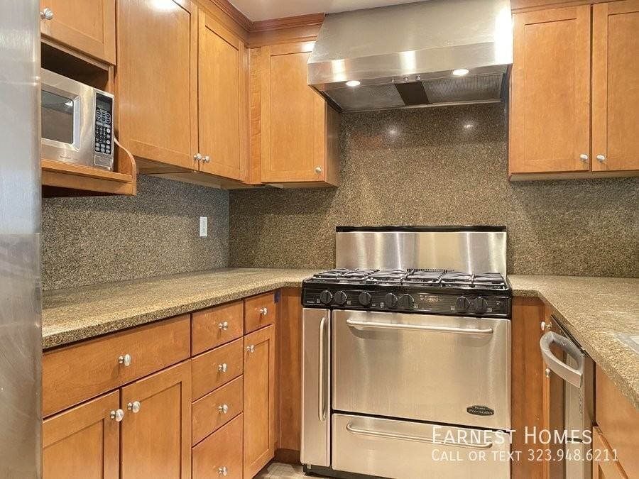 1227 Granville Ave - Photo 6 of 22