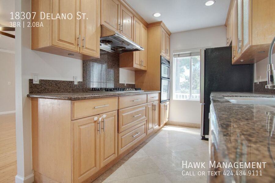 18307 Delano St - Photo 6 of 24