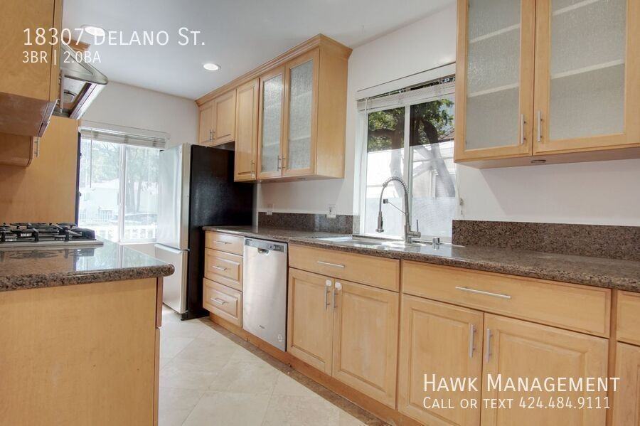 18307 Delano St - Photo 7 of 24