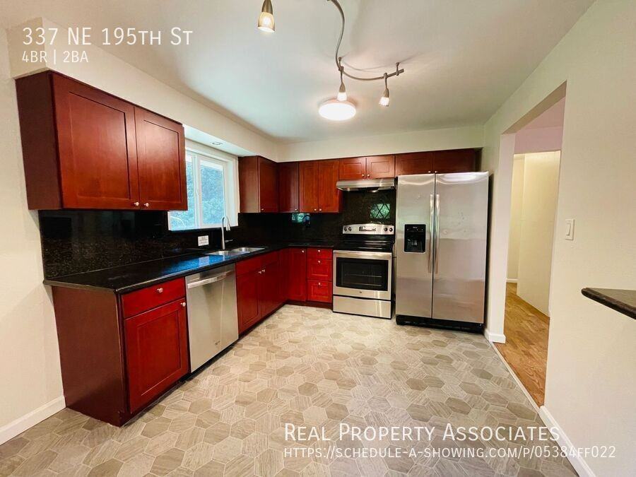 337 Ne 195th St - Photo 2 of 20