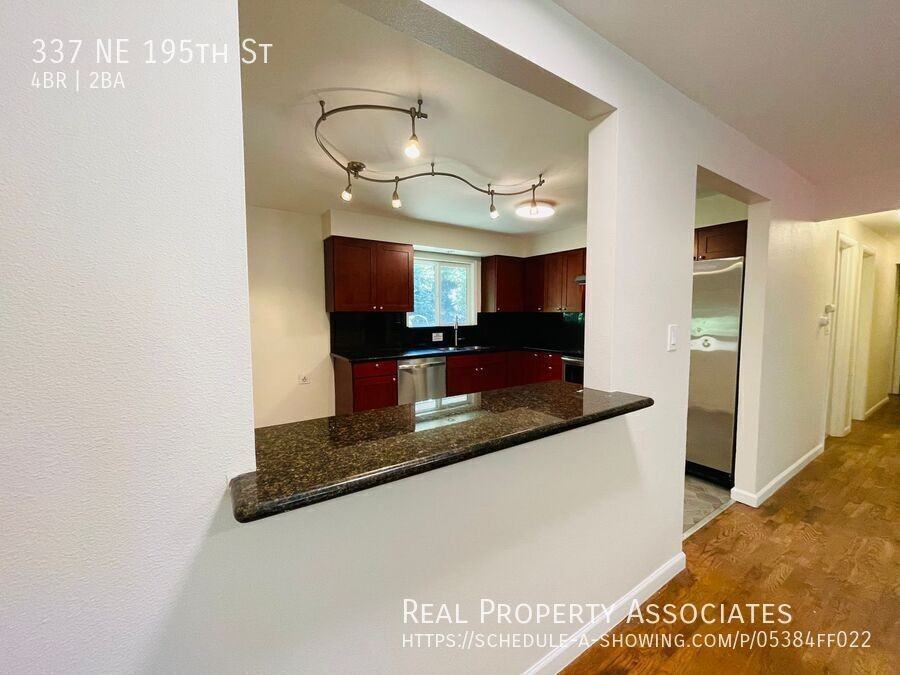 337 Ne 195th St - Photo 4 of 20