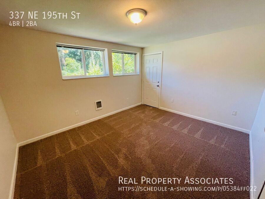 337 Ne 195th St - Photo 7 of 20