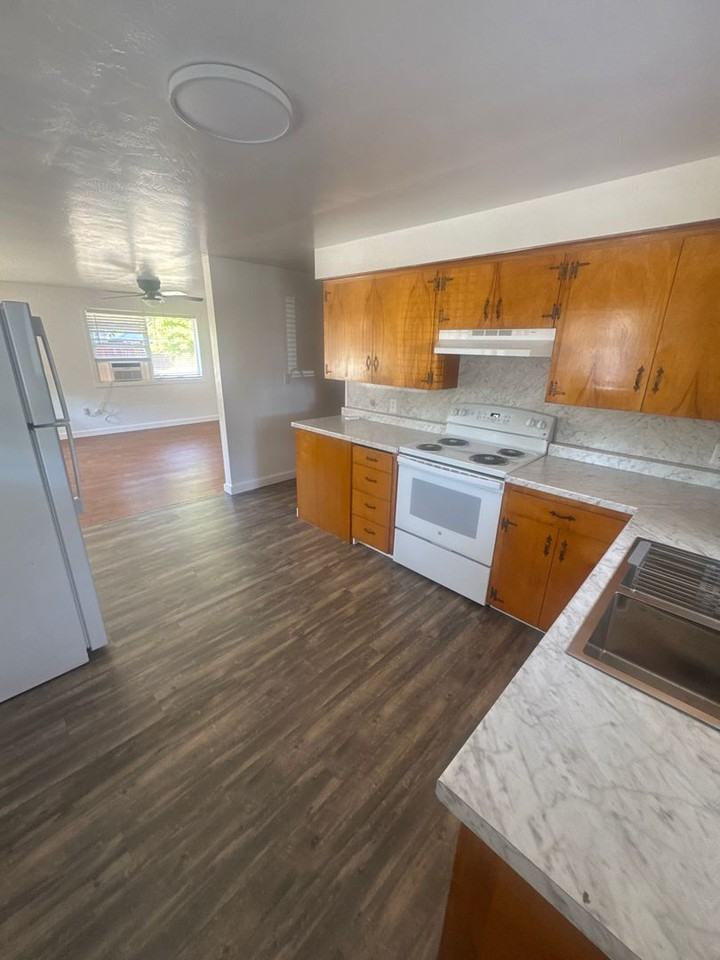 371 Sw Ash St - Photo 5 of 10