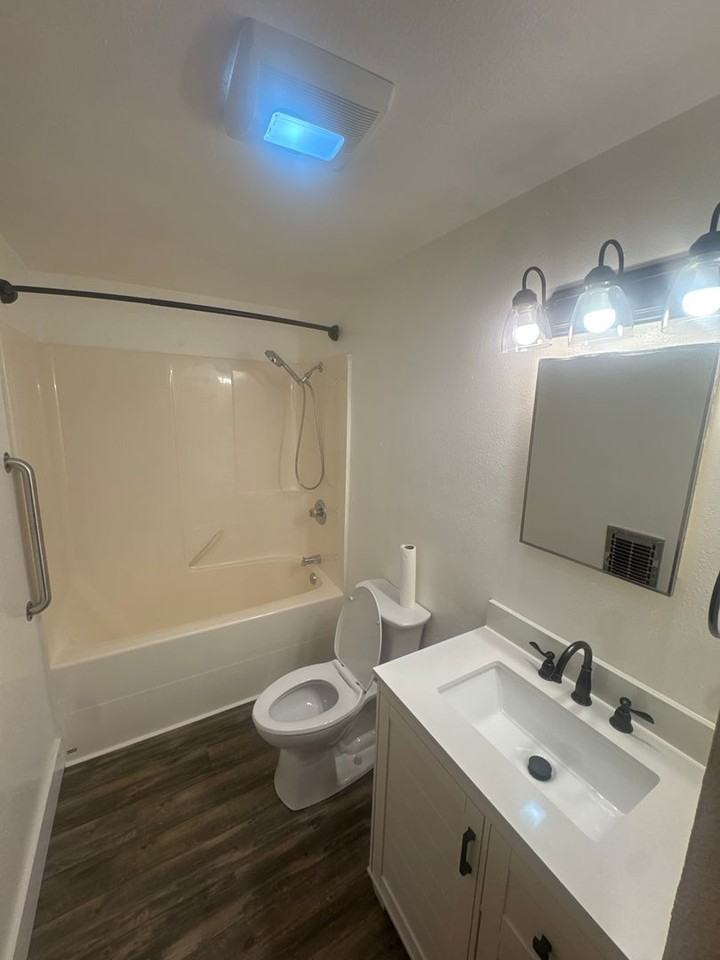 371 Sw Ash St - Photo 6 of 10