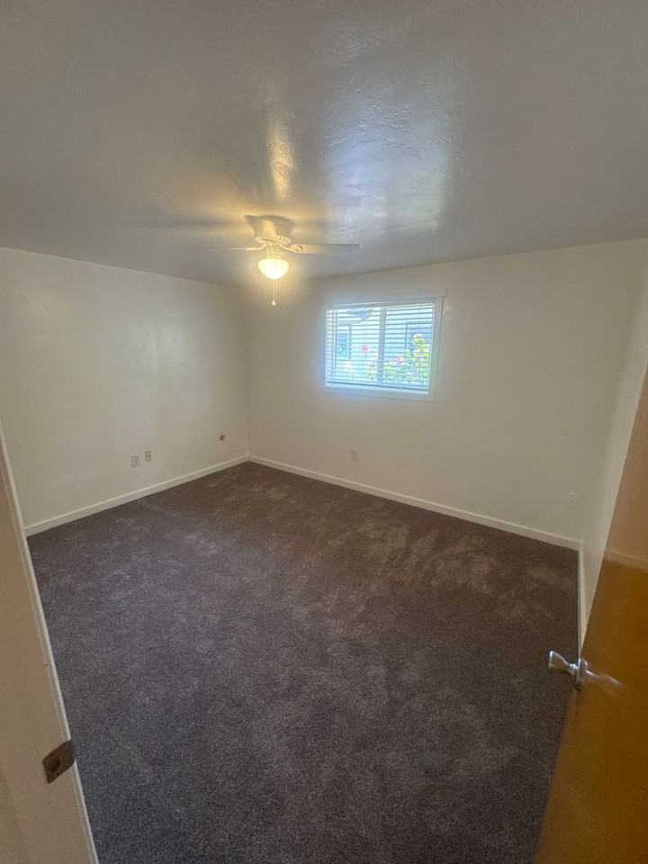 371 Sw Ash St - Photo 7 of 10