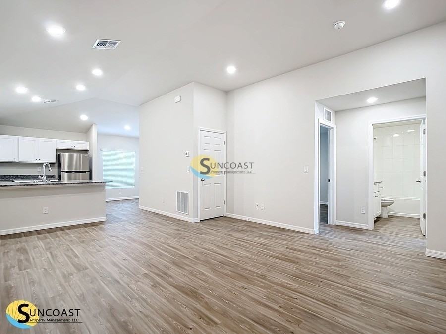 15581 Chamberlain Blvd - Photo 5 of 21