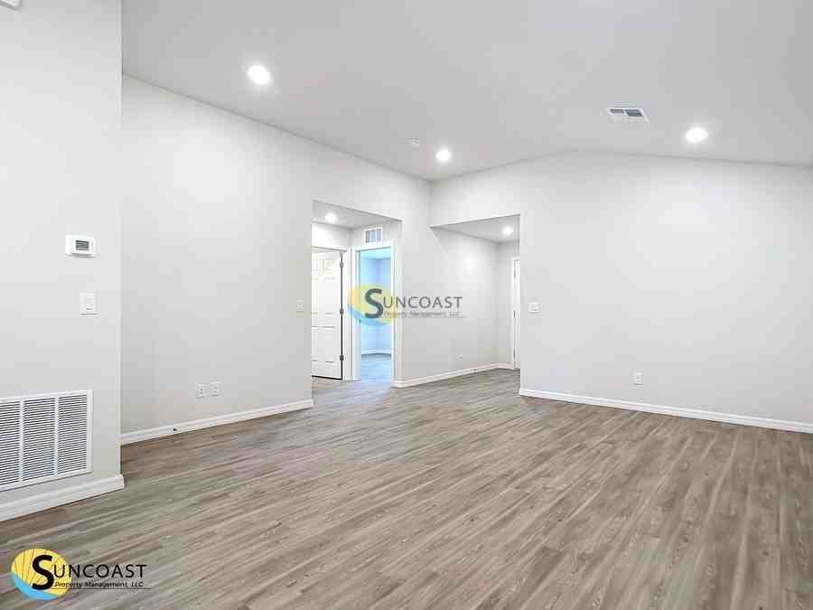 15581 Chamberlain Blvd - Photo 6 of 21