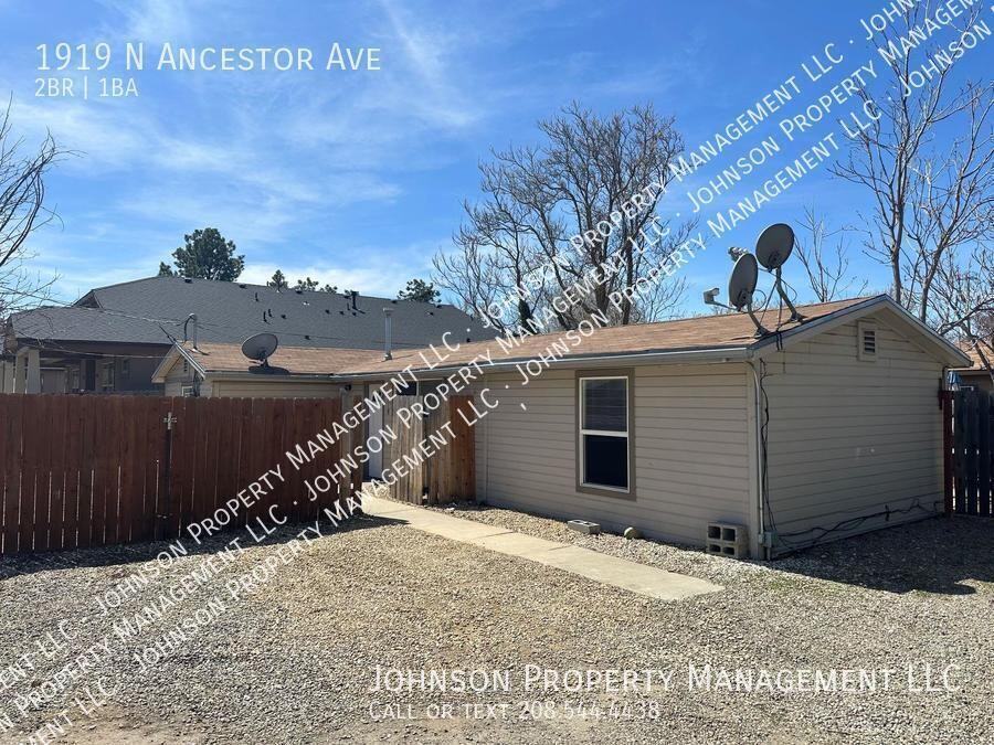 1919 N Ancestor Ave - Photo 2 of 15