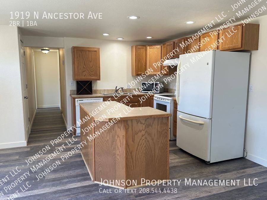 1919 N Ancestor Ave - Photo 5 of 15