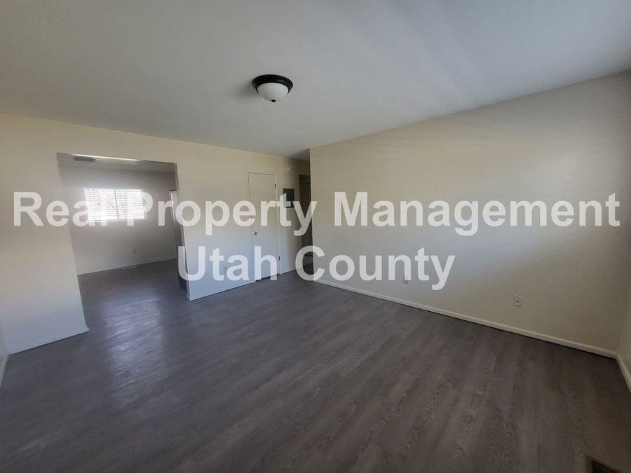 1052 S Ellen Cir - Photo 5 of 17