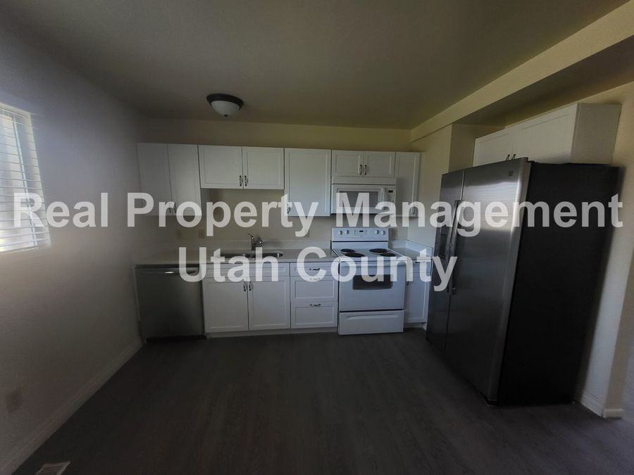 1052 S Ellen Cir - Photo 7 of 17