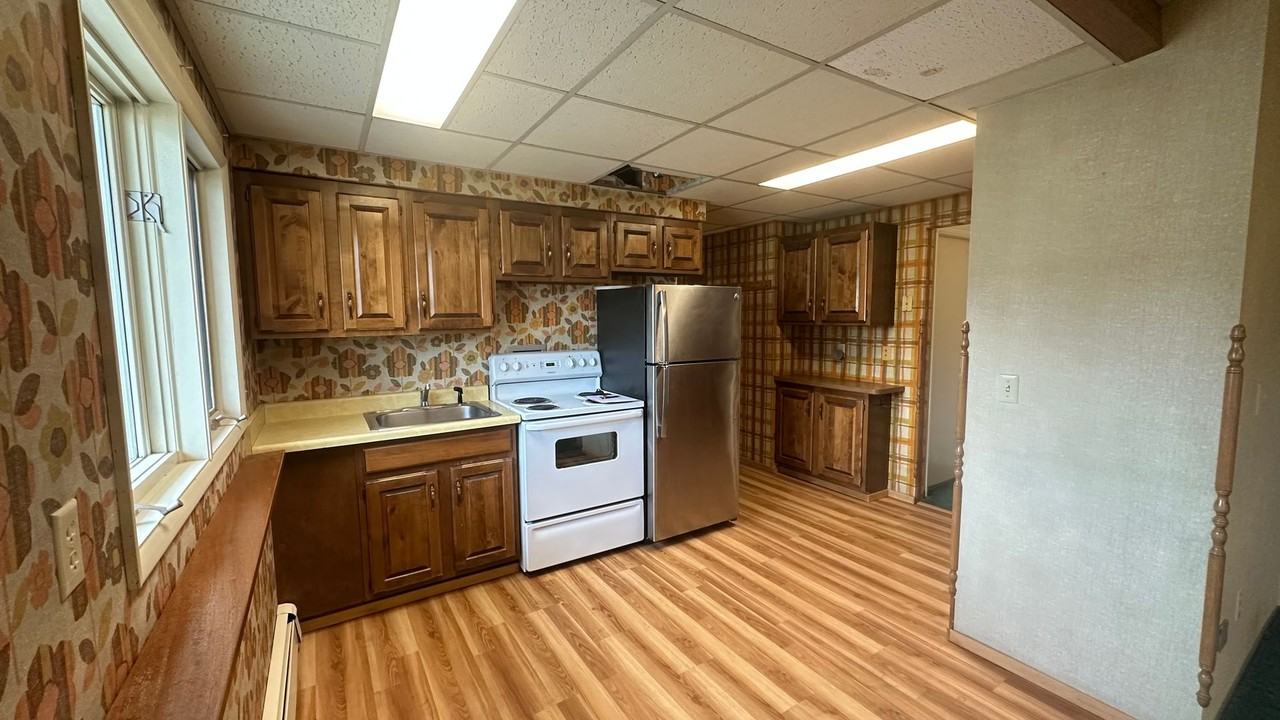 2591 Riverview Dr - Photo 5 of 19