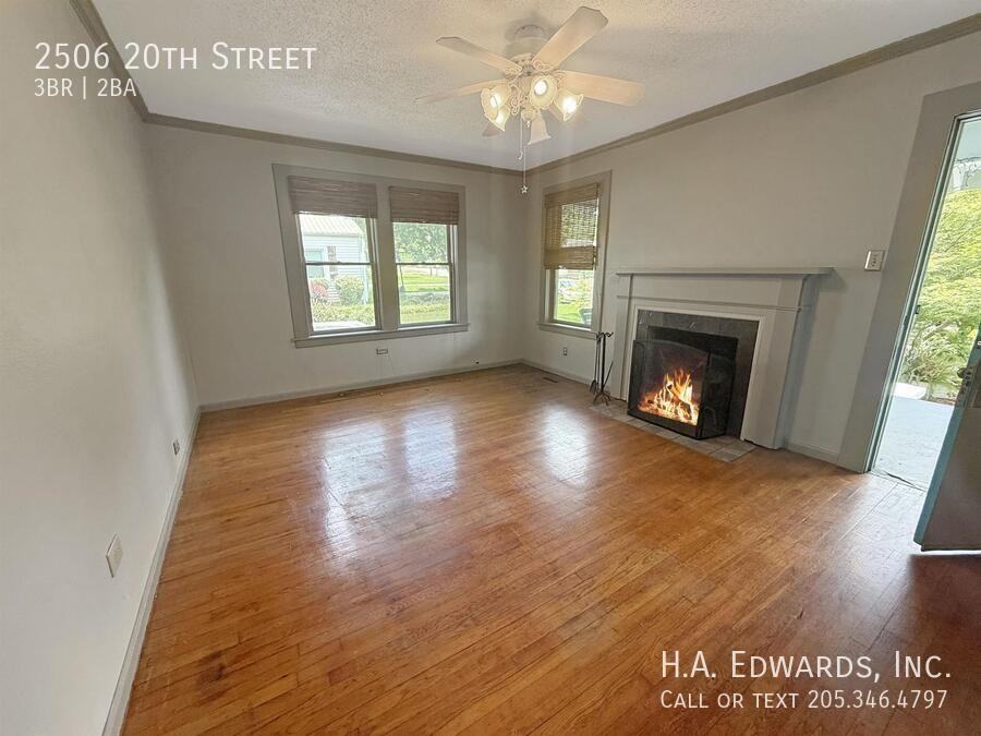 2506 20th St - Photo 4 of 16
