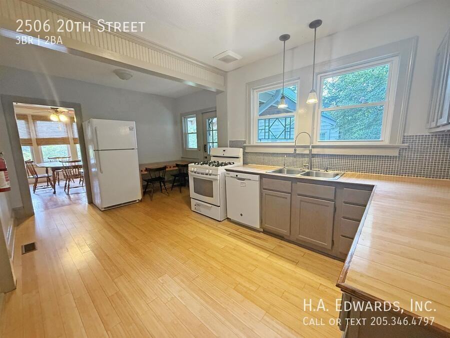 2506 20th St - Photo 7 of 16