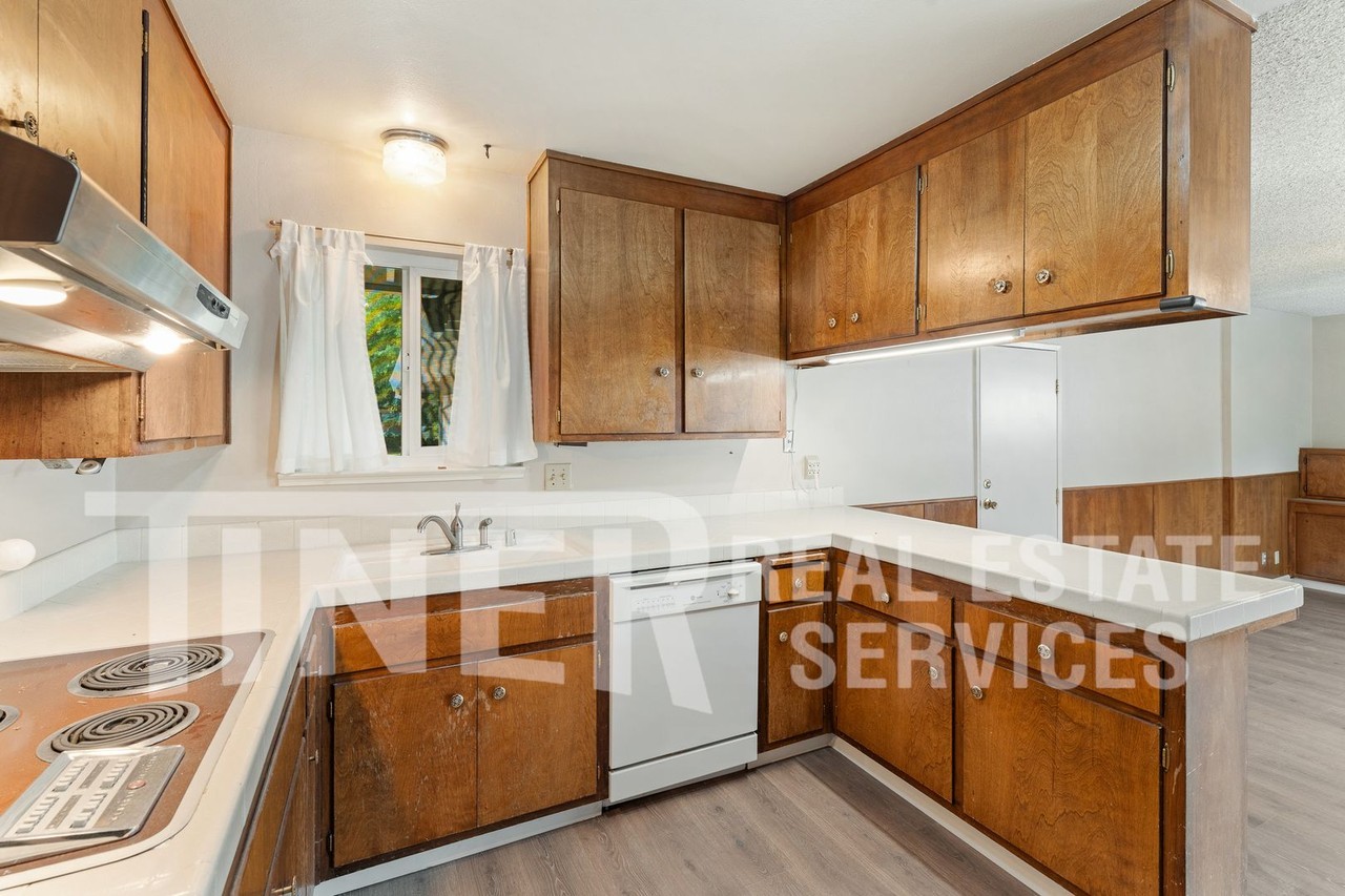 2267 La Grama Dr - Photo 7 of 26