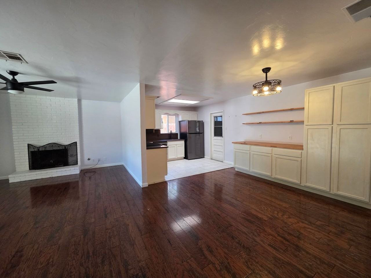 1331 W Mary Ct - Photo 5 of 21