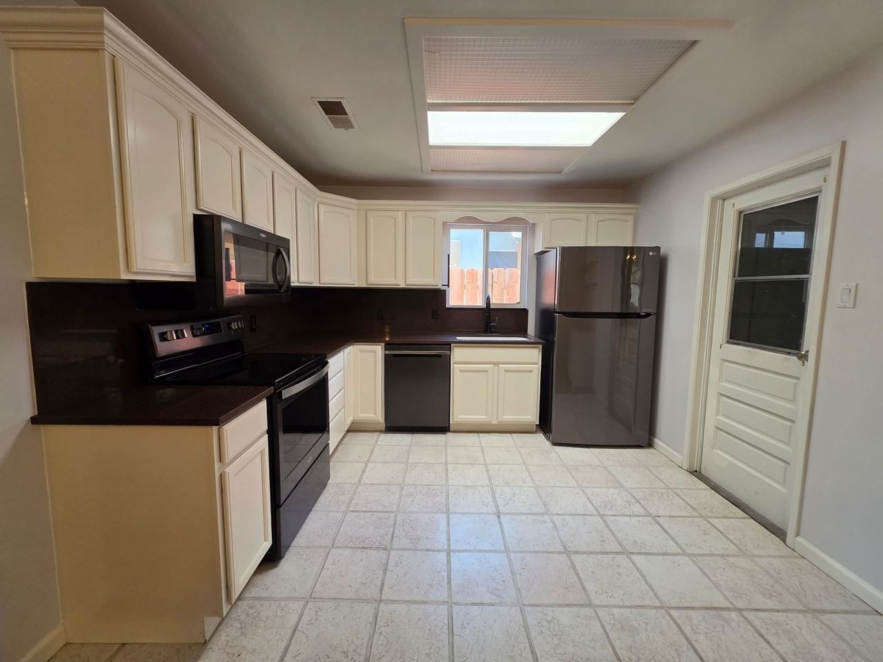 1331 W Mary Ct - Photo 6 of 21