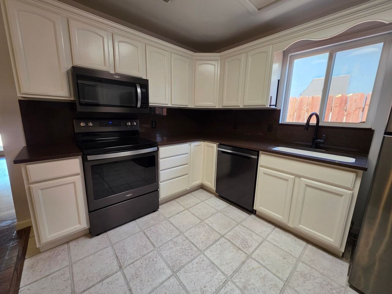 1331 W Mary Ct - Photo 7 of 21