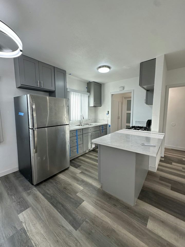 7944 Comstock Avenue, Unit B - Photo 3 of 15