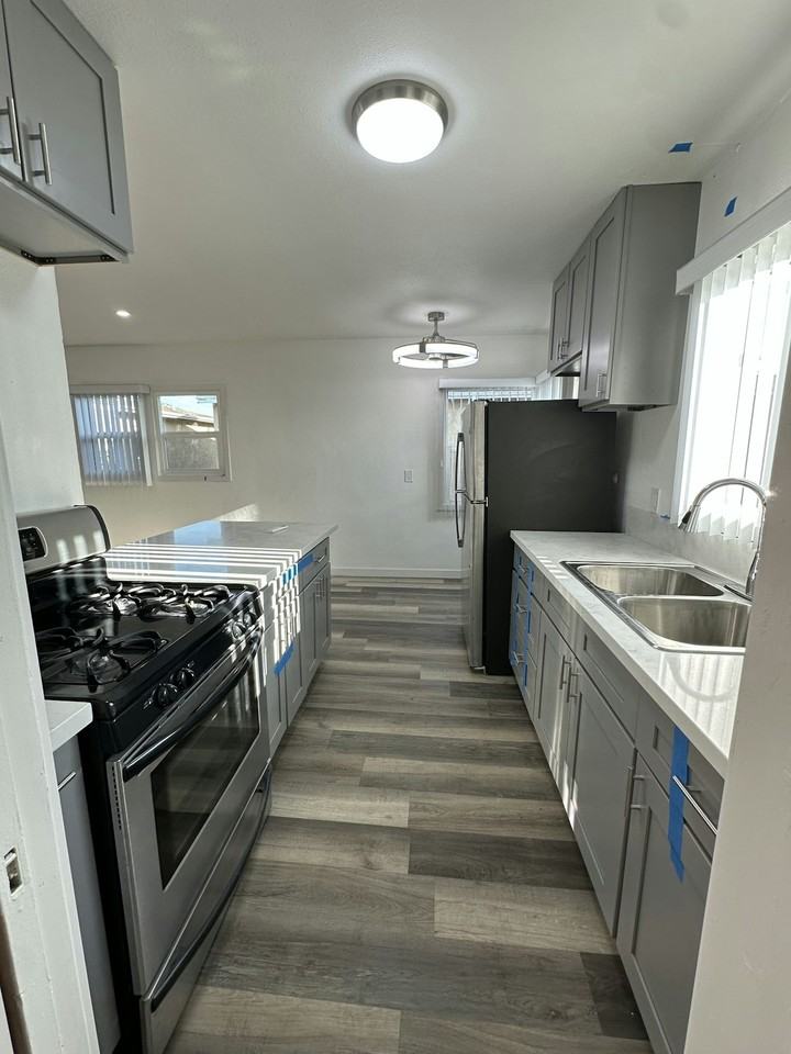 7944 Comstock Avenue, Unit B - Photo 4 of 15