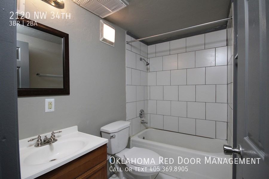2120 Nw 34th St - Photo 4 of 10