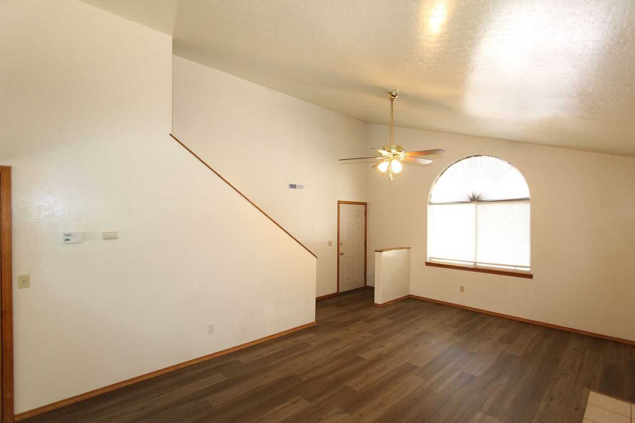 3103 N Connor St - Photo 5 of 25