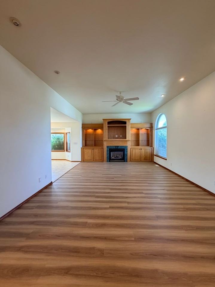 106 Prestwick Ln - Photo 4 of 30