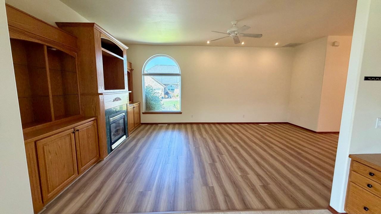 106 Prestwick Ln - Photo 5 of 30