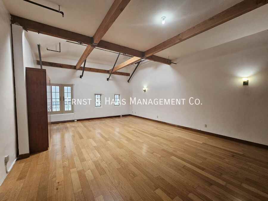 800 S Pacific Ave #202 - Photo 2 of 8