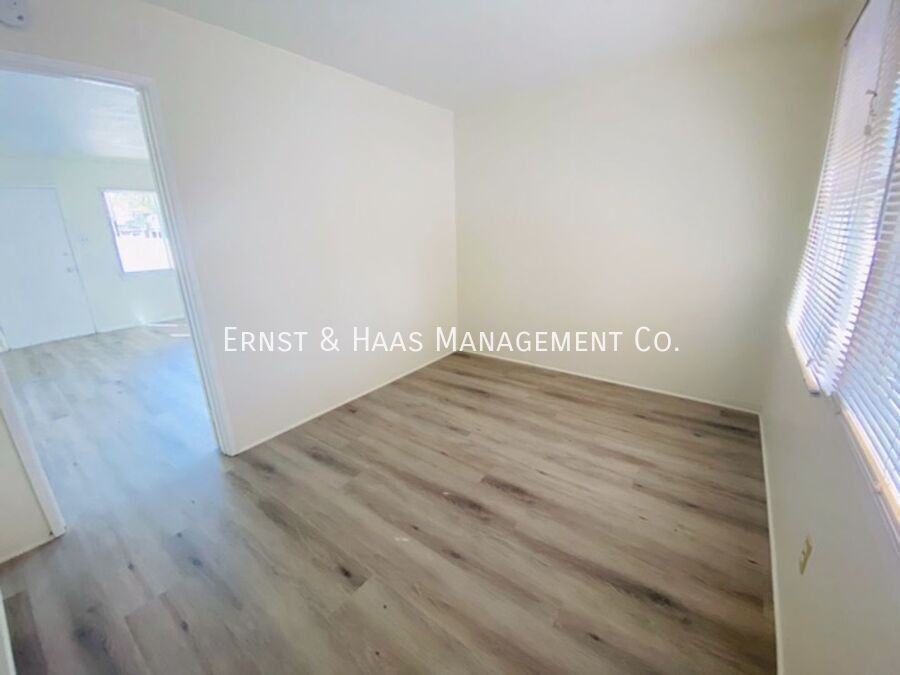 1442 1/2 E 4th St - Photo 4 of 8