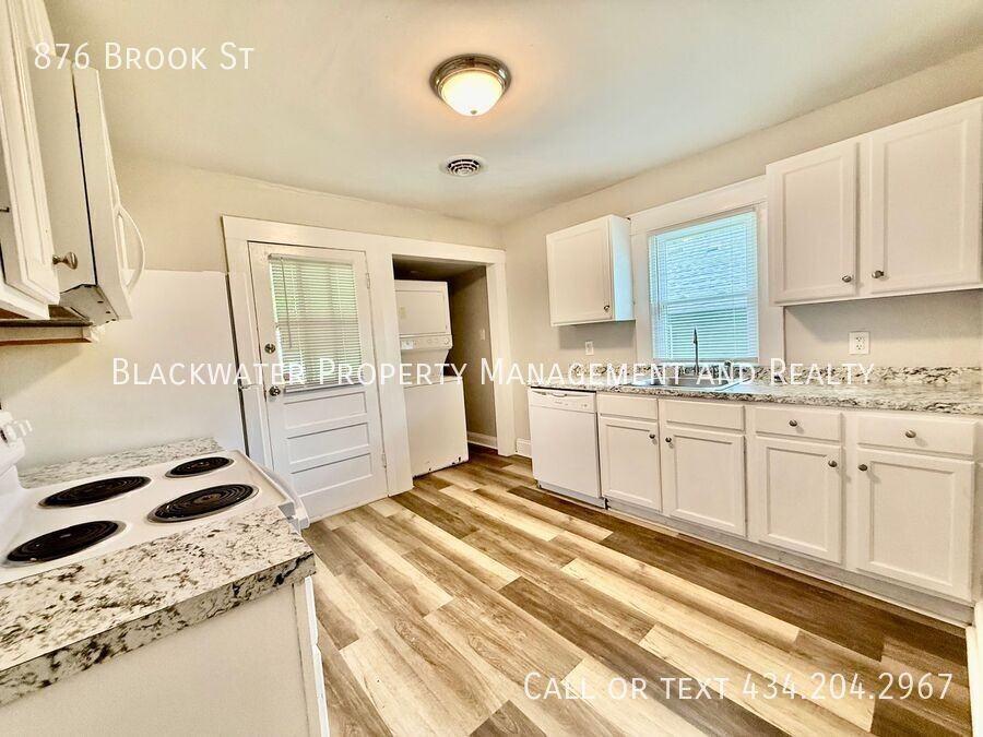 876 Brook St - Photo 5 of 7