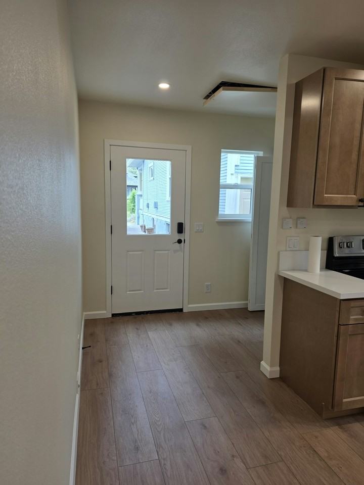 3924 Southeast Grant Court, Unit C - Photo 2 of 13