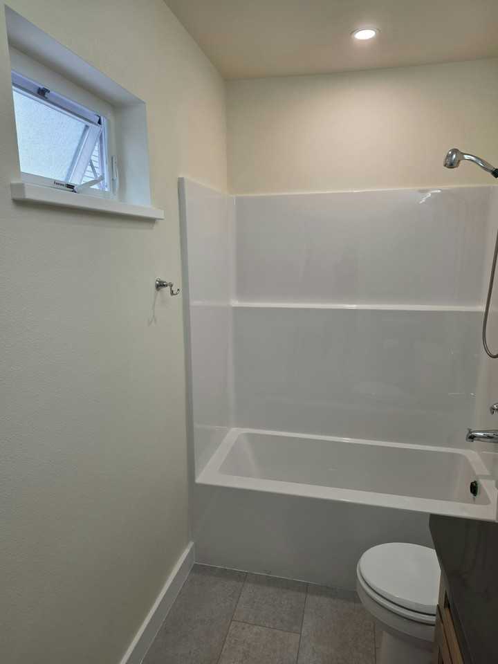 3924 Southeast Grant Court, Unit C - Photo 3 of 13