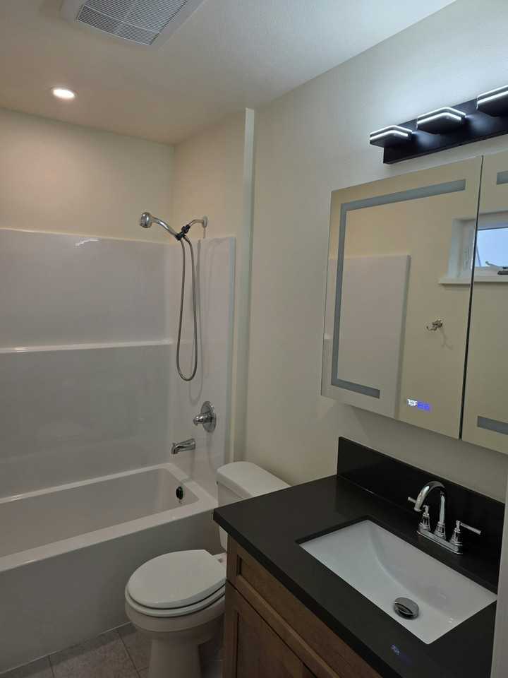 3924 Southeast Grant Court, Unit C - Photo 6 of 13