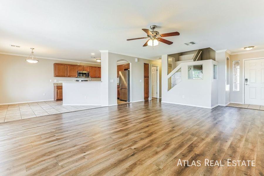 912 E Mayfield Cir - Photo 5 of 32