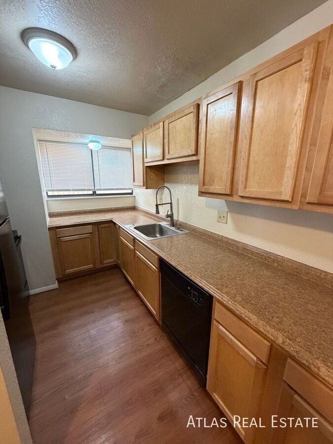 1075 Holli Springs Ln #B - Photo 2 of 10