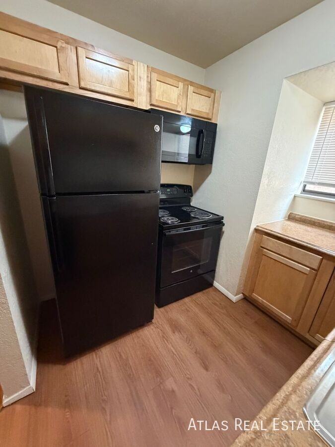 1075 Holli Springs Ln #B - Photo 3 of 10