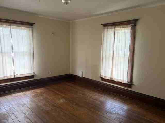 518 1/2 Locust St #1-2 - Photo 4 of 9