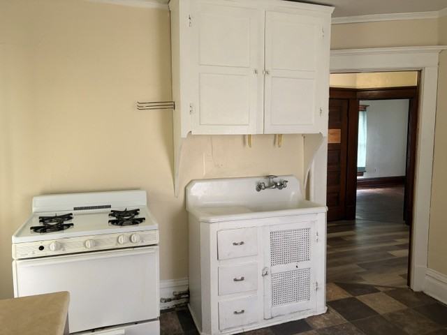 518 1/2 Locust St #1-2 - Photo 5 of 9
