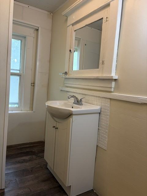 518 1/2 Locust St #1-2 - Photo 7 of 9