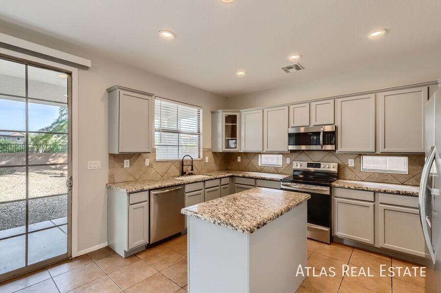 16059 W Pima St - Photo 7 of 32