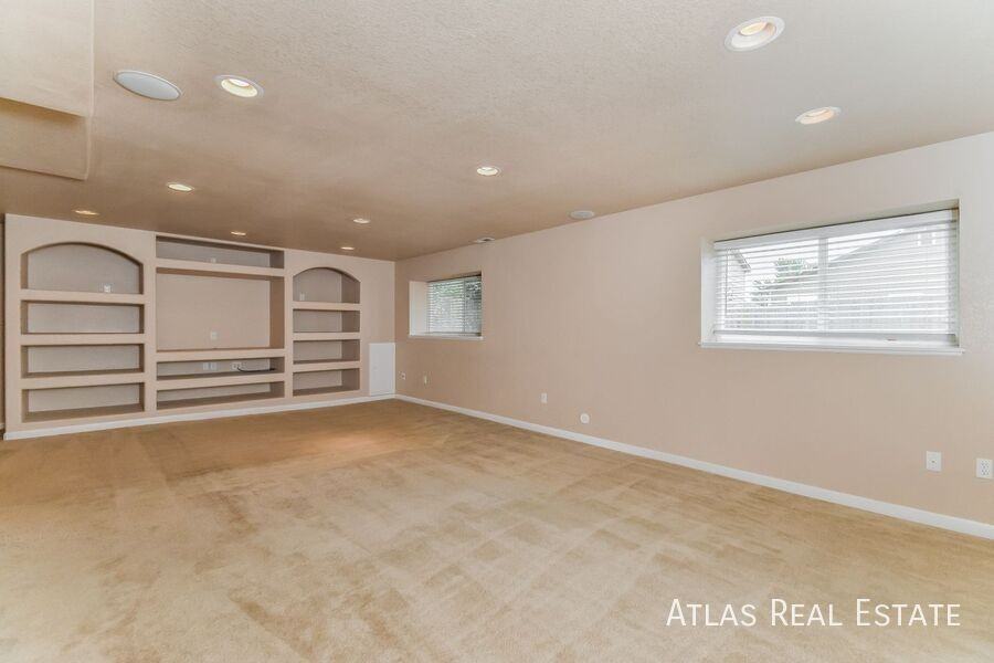 4525 Crow Creek Dr - Photo 7 of 21