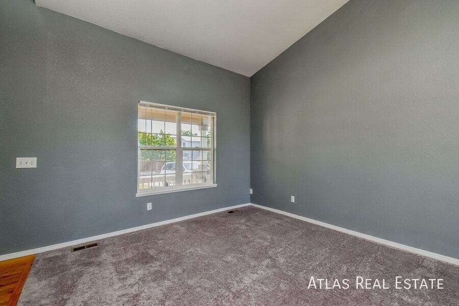 3340 Cowhand Dr - Photo 3 of 21
